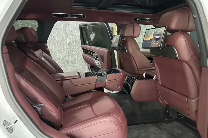 Land Rover Range Rover din 2023 cu 31.000 km - oferta LAN112775 - foto 8