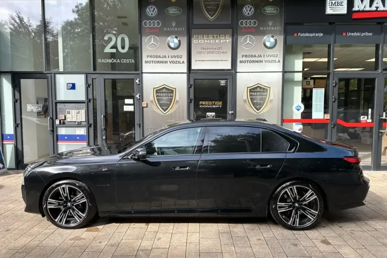 BMW 750 din 2023 cu 4.500 km - oferta BMW112777 - foto 2