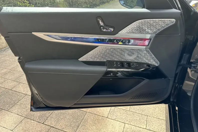 BMW 750 din 2023 cu 4.500 km - oferta BMW112777 - foto 6