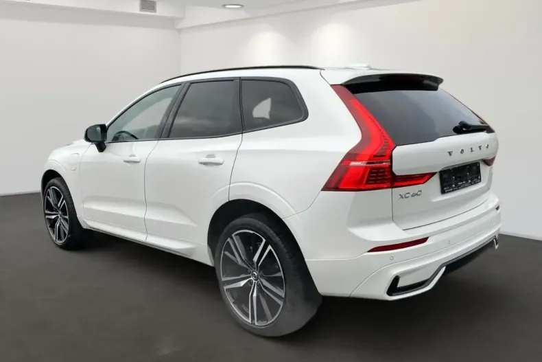 Volvo XC60 din 2021 cu 43.990 km - oferta VOL112784 - foto 4