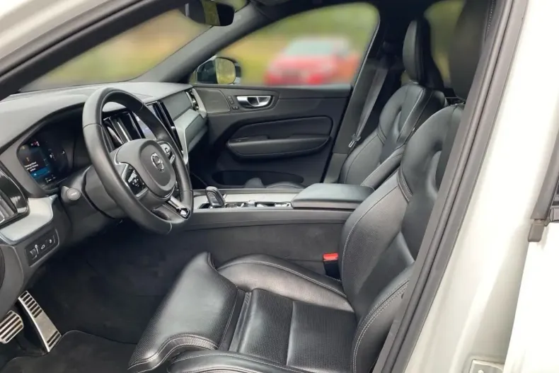 Volvo XC60 din 2021 cu 43.990 km - oferta VOL112784 - foto 7