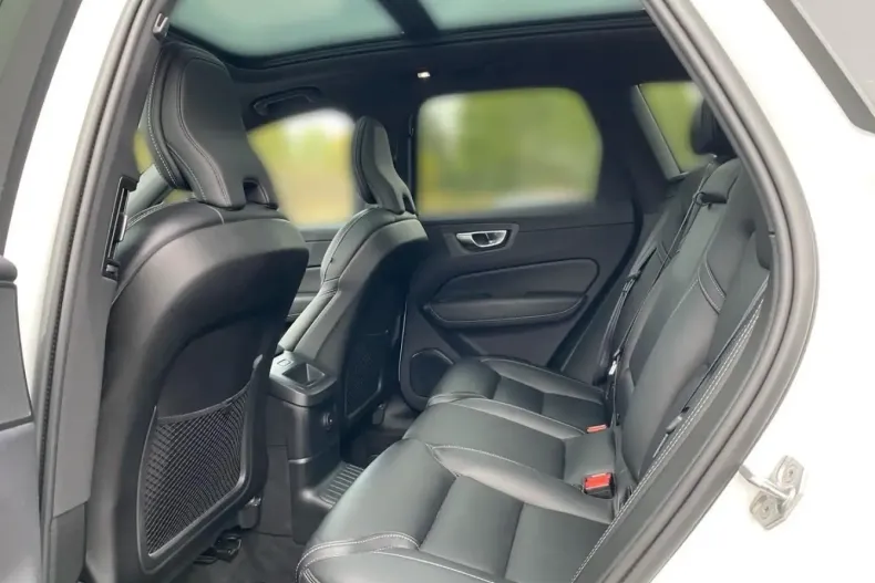 Volvo XC60 din 2021 cu 43.990 km - oferta VOL112784 - foto 11