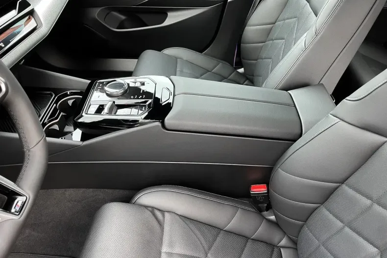 BMW 550 din 2024 cu 3.500 km - oferta BMW112788 - foto 11