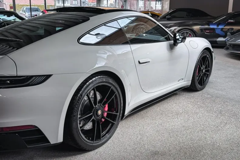 Porsche 911 din 2024 cu 3.570 km - oferta POR112796 - foto 8