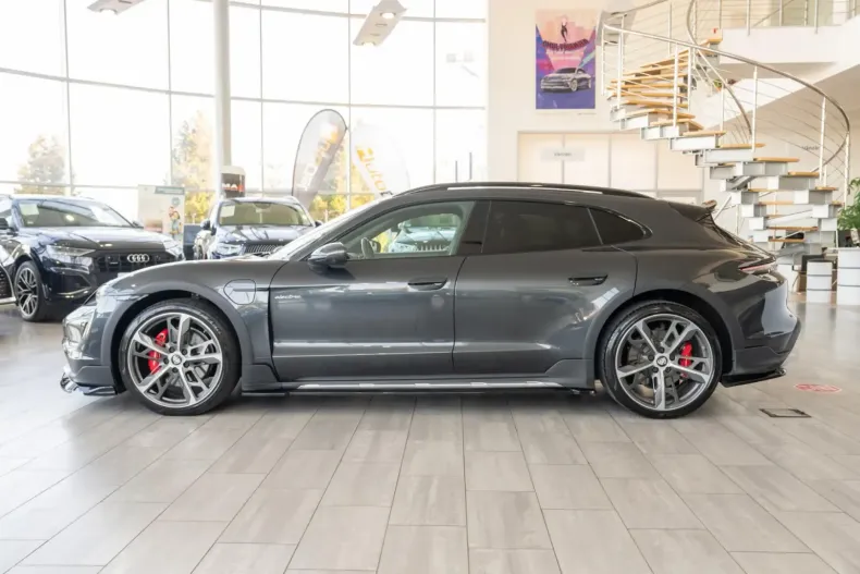 Porsche Taycan din 2022 cu 53.617 km - oferta POR112807 - foto 4