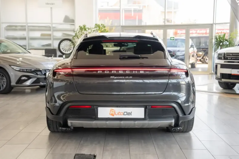Porsche Taycan din 2022 cu 53.617 km - oferta POR112807 - foto 8
