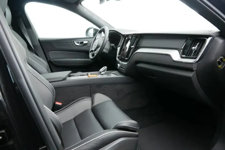 Volvo XC60 din 2024 cu 14.276 km - oferta VOL112819 - foto 5