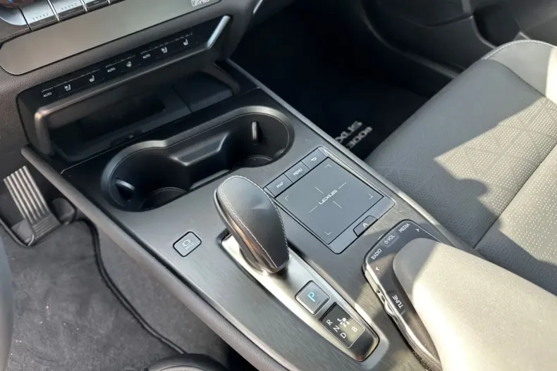 Lexus UX din 2021 cu 10.449 km - oferta LEX112825 - foto 15