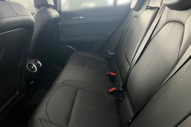 Alfa Romeo Stelvio din 2023 cu 14.079 km - oferta ALF112826 - foto 11