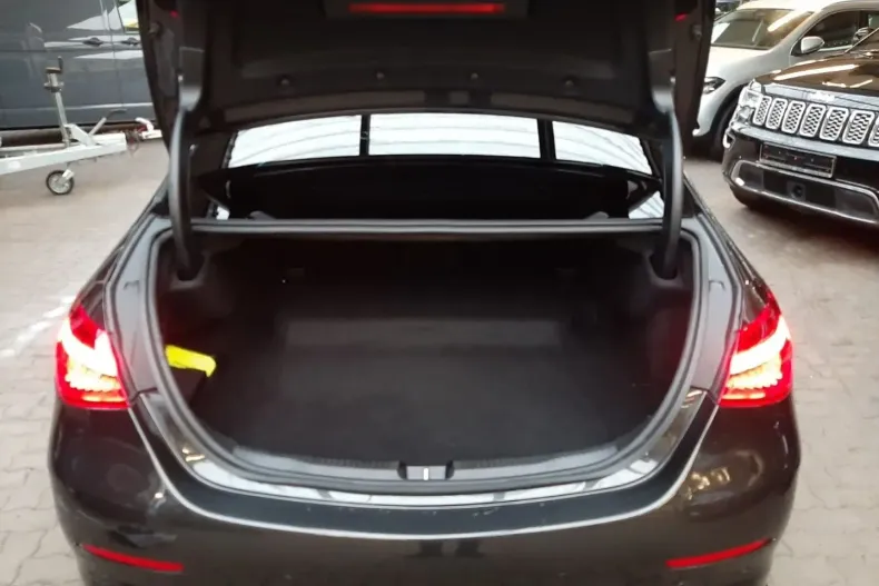 Mercedes-Benz C 63 AMG din 2024 cu 19.800 km - oferta MER112833 - foto 12