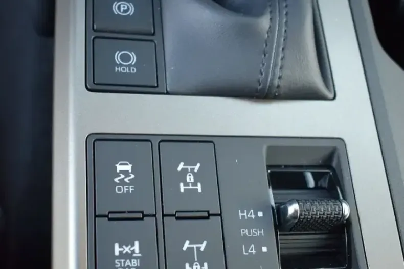 Toyota Land Cruiser din 2025 cu 5.900 km - oferta TOY112836 - foto 16