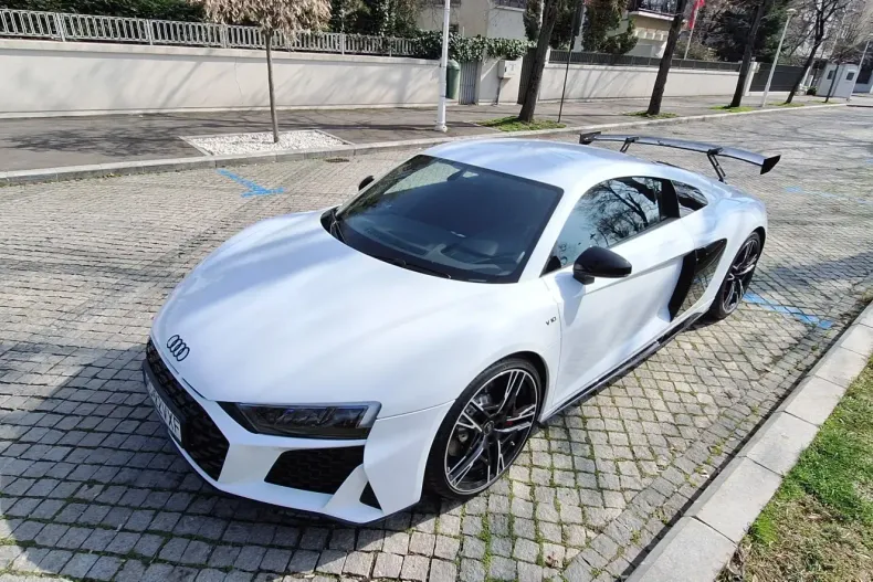 Audi R8 din 2024 cu 4.500 km - oferta AUD112838 - foto 1
