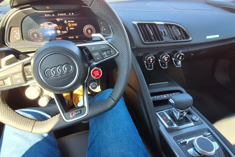 Audi R8 din 2024 cu 4.500 km - oferta AUD112838 - foto 9