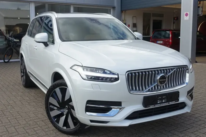 Volvo XC90 din 2024 cu 17.990 km - oferta VOL112927 - foto 3
