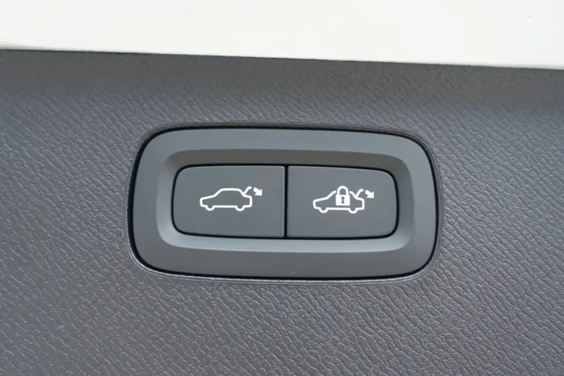 Volvo XC90 din 2024 cu 17.990 km - oferta VOL112927 - foto 11