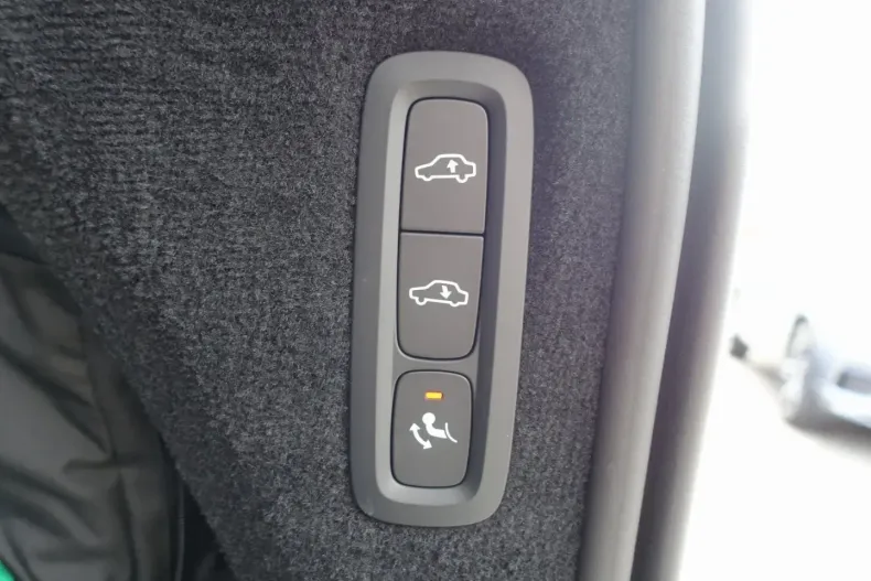 Volvo XC90 din 2024 cu 17.990 km - oferta VOL112927 - foto 12