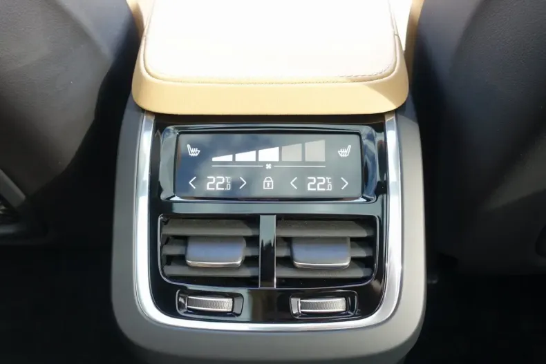 Volvo XC90 din 2024 cu 17.990 km - oferta VOL112927 - foto 13