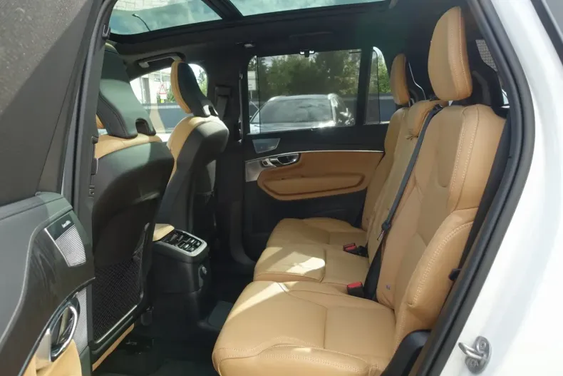 Volvo XC90 din 2024 cu 17.990 km - oferta VOL112927 - foto 17