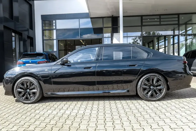 BMW 750 din 2024 cu 25.250 km - oferta BMW112930 - foto 3