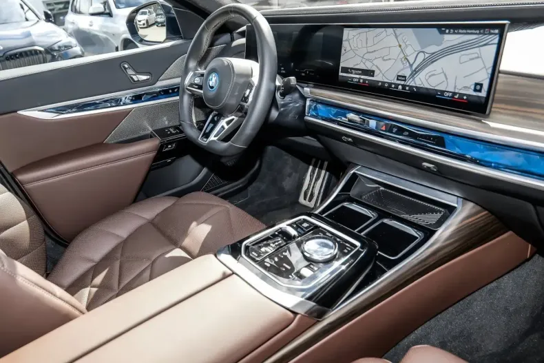 BMW 750 din 2024 cu 25.250 km - oferta BMW112930 - foto 8