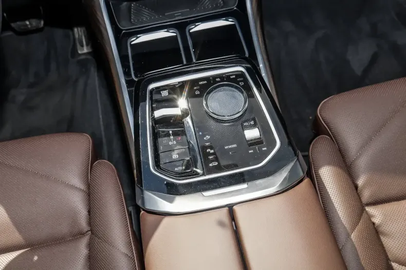 BMW 750 din 2024 cu 25.250 km - oferta BMW112930 - foto 13