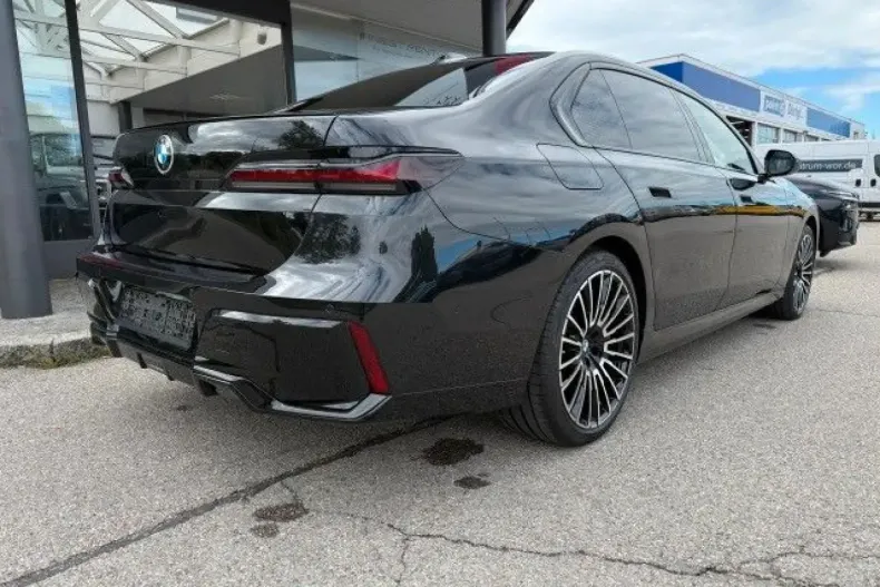 BMW 740 din 2024 cu 17.900 km - oferta BMW112932 - foto 4