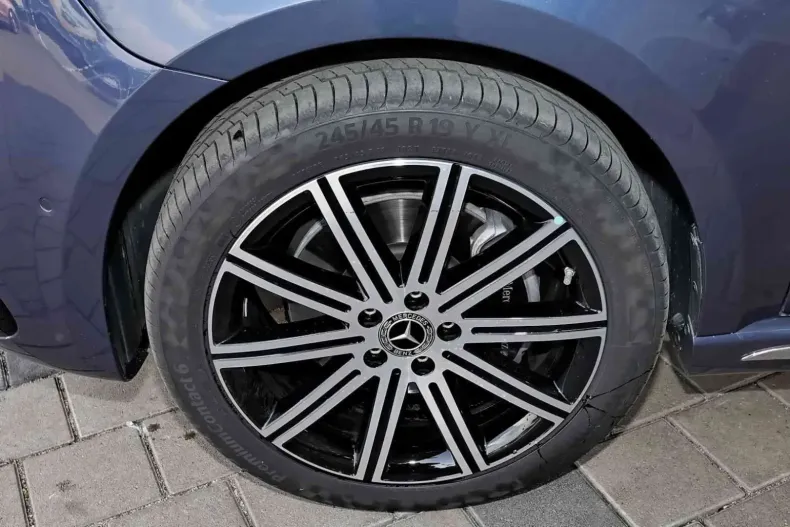 Mercedes-Benz V 300 din 2024 cu 17.167 km - oferta MER112942 - foto 3