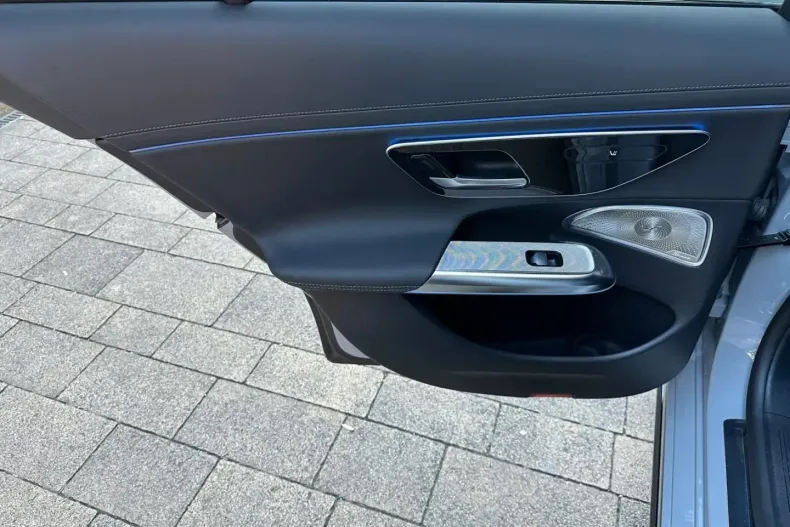 Mercedes-Benz E 300 din 2024 cu 48.700 km - oferta MER112955 - foto 17