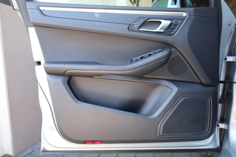 Porsche Macan din 2023 cu 9.891 km - oferta POR112960 - foto 9