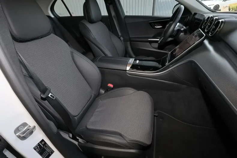 Mercedes-Benz C 180 din 2024 cu 10.840 km - oferta MER112961 - foto 4