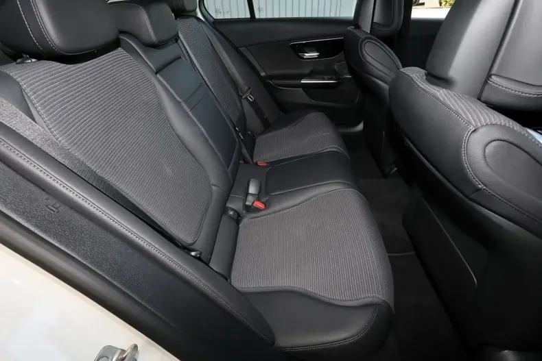 Mercedes-Benz C 180 din 2024 cu 10.840 km - oferta MER112961 - foto 6