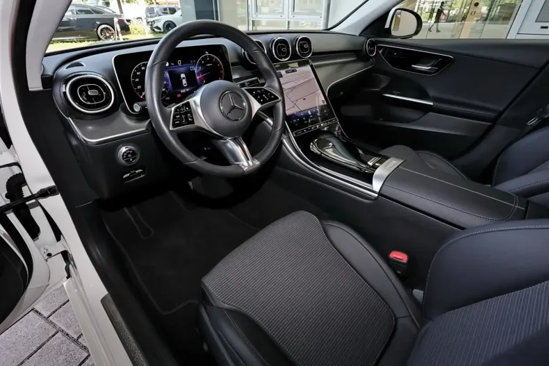 Mercedes-Benz C 180 din 2024 cu 10.840 km - oferta MER112961 - foto 8