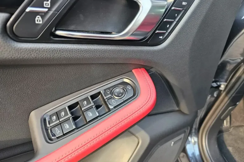 Porsche Macan din 2024 cu 5.800 km - oferta POR112963 - foto 28