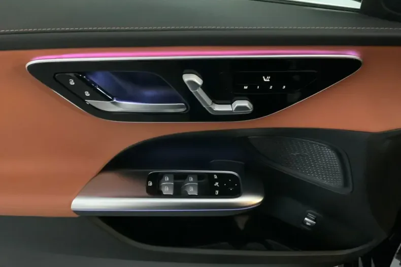 Mercedes-Benz C 300 din 2024 cu 25.264 km - oferta MER112998 - foto 12