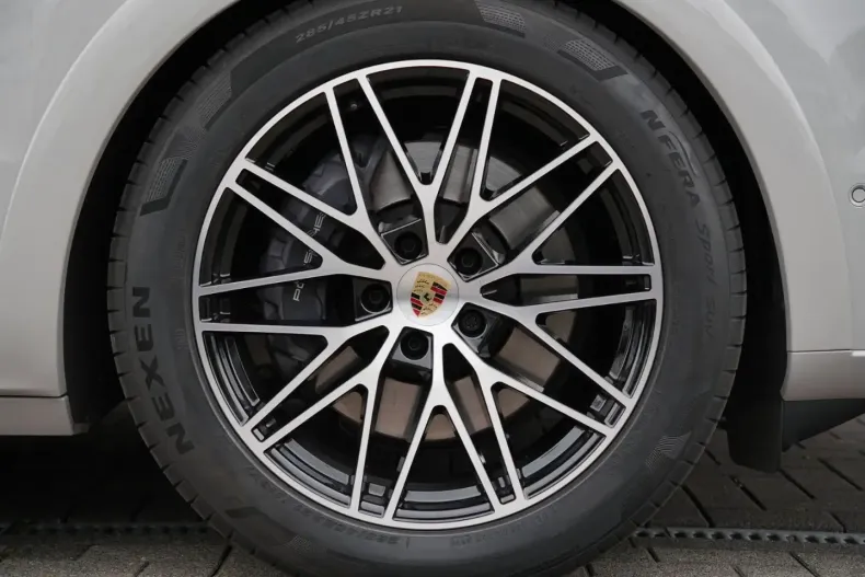 Porsche Cayenne din 2024 cu 16.900 km - oferta POR113002 - foto 14