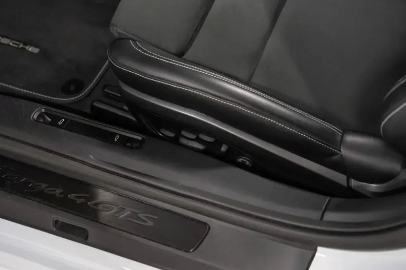 Porsche 992 din 2024 cu 16.900 km - oferta POR113013 - foto 21