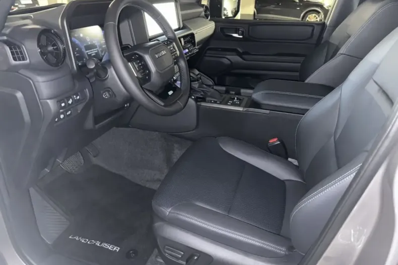 Toyota Land Cruiser din 2024 cu 8.060 km - oferta TOY113030 - foto 8