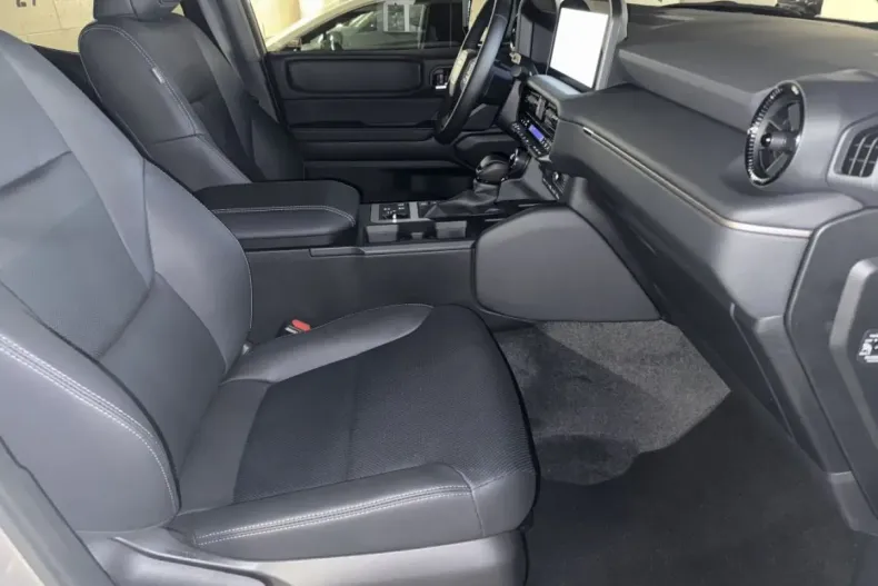 Toyota Land Cruiser din 2024 cu 8.060 km - oferta TOY113030 - foto 9