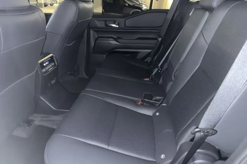 Toyota Land Cruiser din 2024 cu 8.060 km - oferta TOY113030 - foto 10