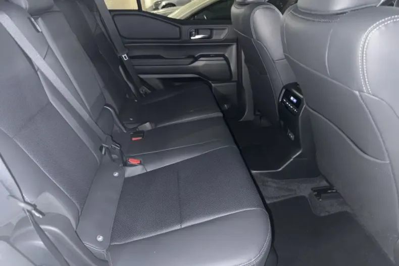 Toyota Land Cruiser din 2024 cu 8.060 km - oferta TOY113030 - foto 11