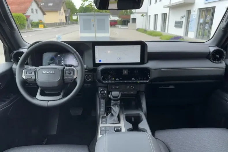 Toyota Land Cruiser din 2024 cu 8.060 km - oferta TOY113030 - foto 12