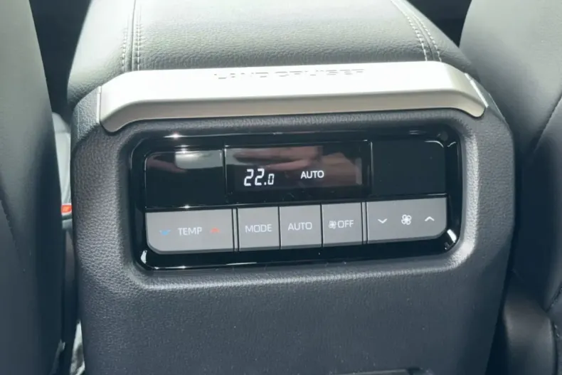 Toyota Land Cruiser din 2024 cu 8.060 km - oferta TOY113030 - foto 15