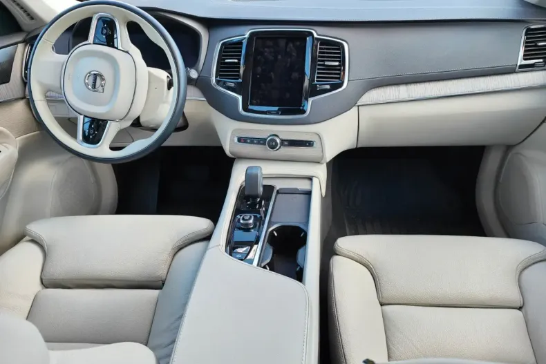 Volvo XC90 din 2024 cu 9.400 km - oferta VOL113032 - foto 3