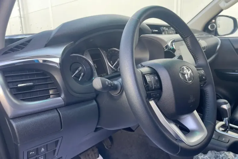 Toyota Hilux din 2024 cu 5.000 km - oferta TOY113036 - foto 7