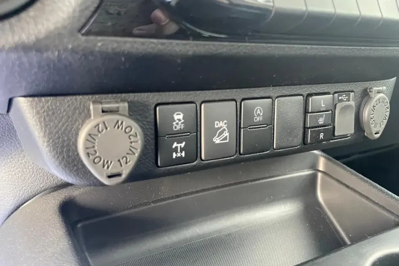 Toyota Hilux din 2024 cu 5.000 km - oferta TOY113036 - foto 10