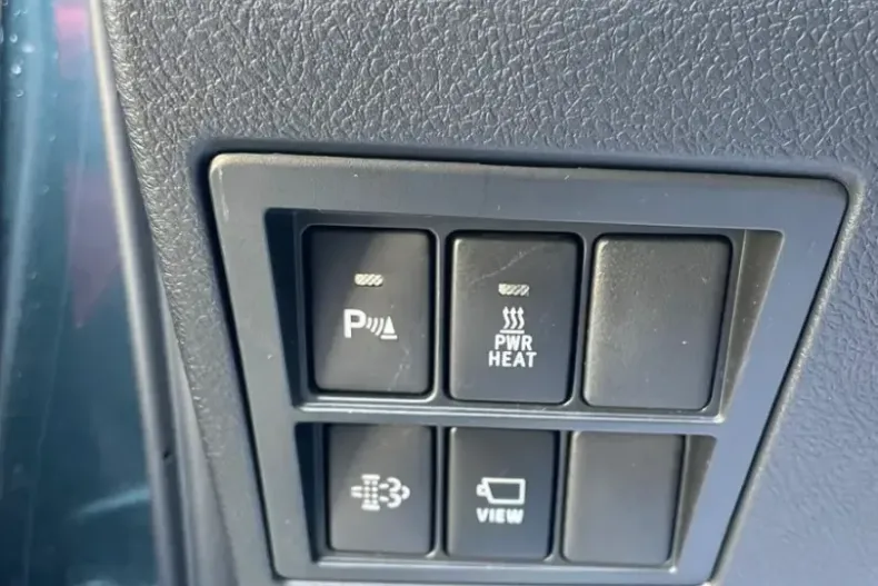 Toyota Hilux din 2024 cu 5.000 km - oferta TOY113036 - foto 11