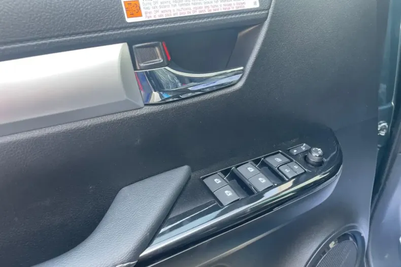 Toyota Hilux din 2024 cu 5.000 km - oferta TOY113036 - foto 12