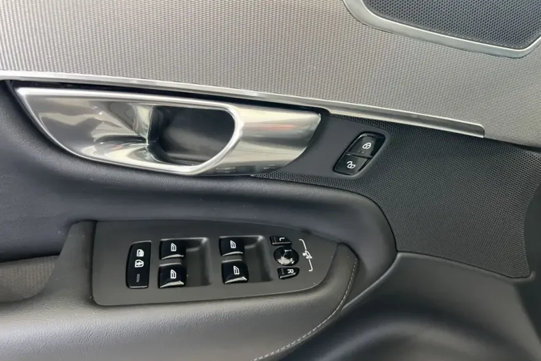 Volvo XC90 din 2024 cu 25.834 km - oferta VOL113040 - foto 16