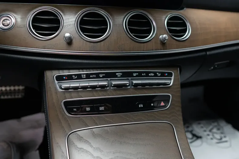 Mercedes-Benz E 220 din 2021 cu 60.900 km - oferta MER113043 - foto 5