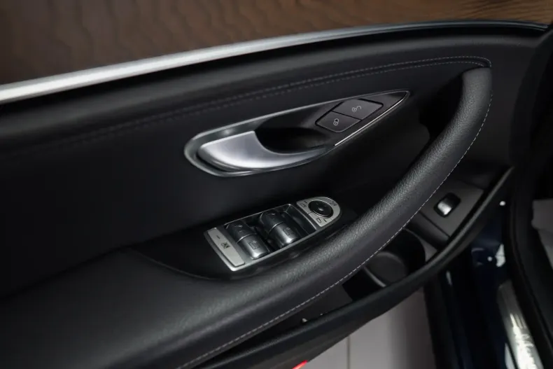 Mercedes-Benz E 220 din 2021 cu 60.900 km - oferta MER113043 - foto 14